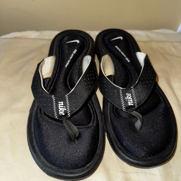Nike Black Comfort Footbed Flip Flops Size 6 - Picture 2 of 8